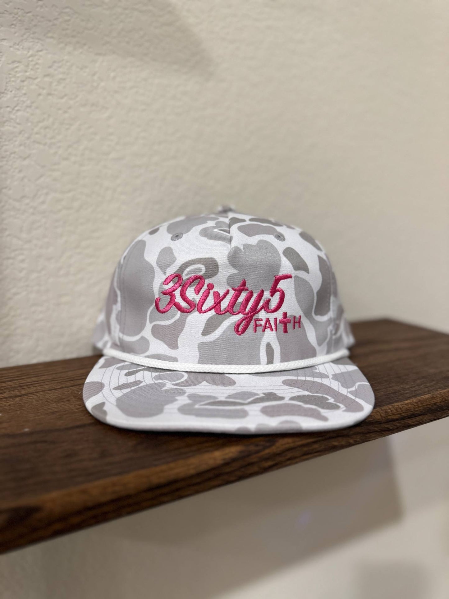 White Camo / Pink hat