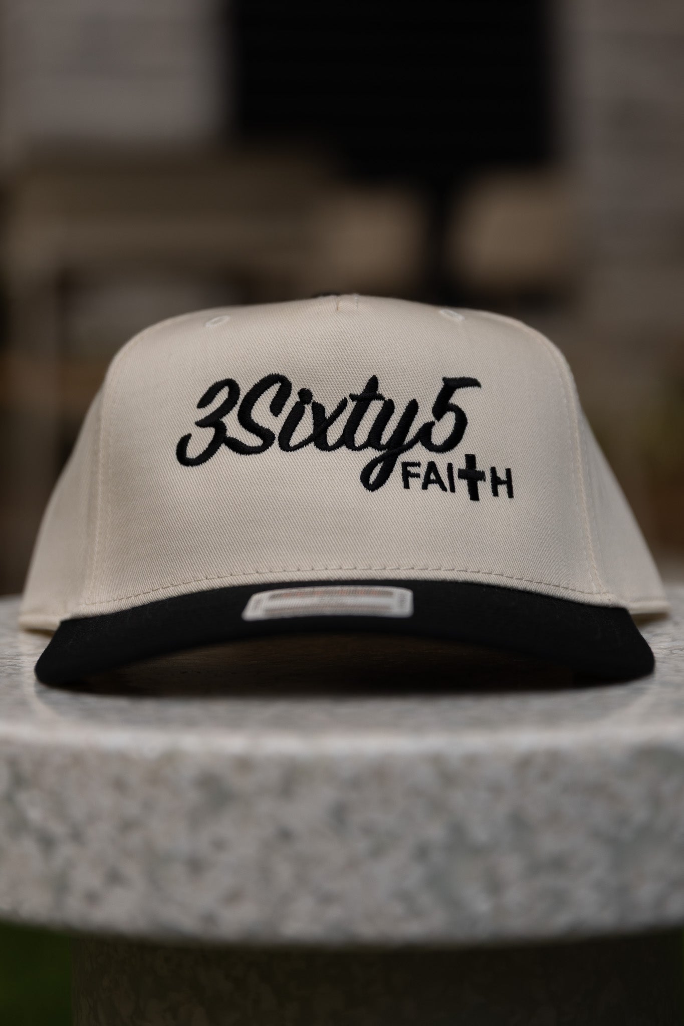 Cream/Black Hat